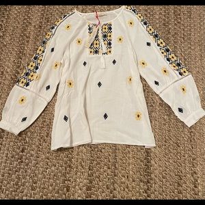 New With Tags Luna Moon linen top; size medium